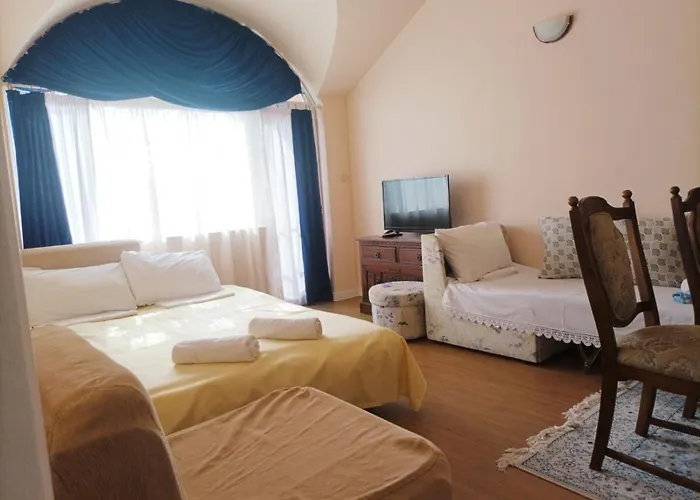 Wild Cherry 2 Bedroom Economy-4 Warna